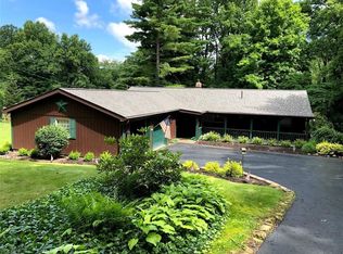 9295 Lakewood Dr NE, Mineral City, OH