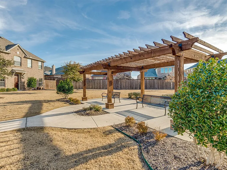 2728 Splendor Dr — Photo 16