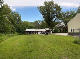 15195 Greenridge Rd, Girard, IL 62640