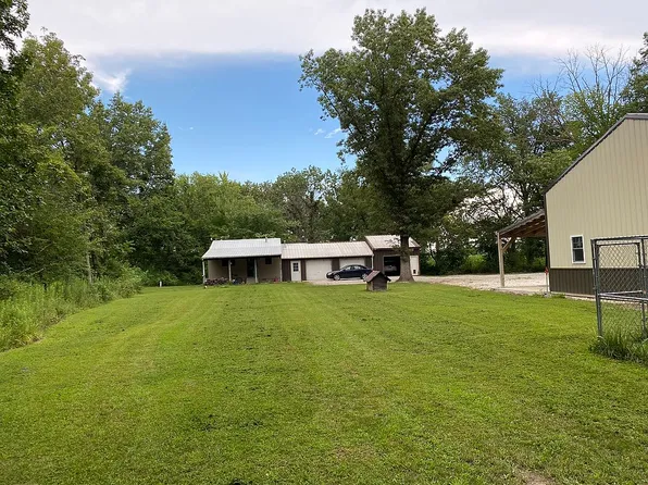 15195 Greenridge Rd, Girard, IL 62640