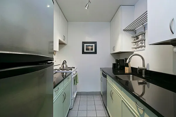 Rented by Keller Williams NYC | media 20