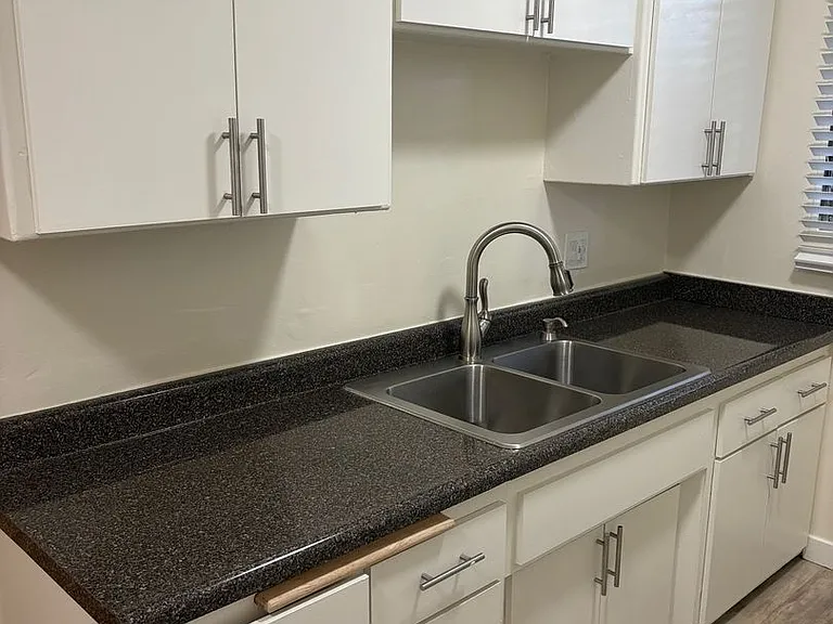4714 Slauson Ave — Photo 10