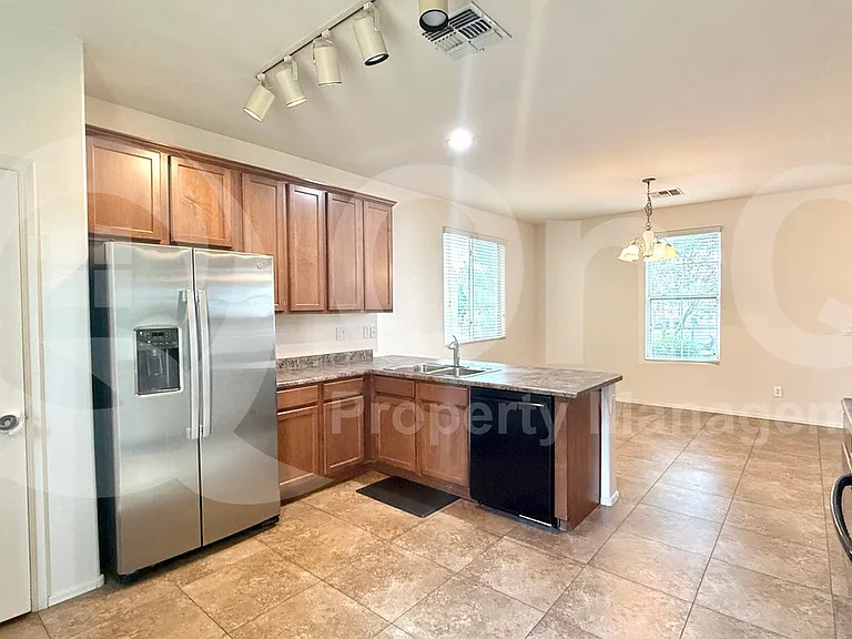4028 E Tulsa St — Photo 3