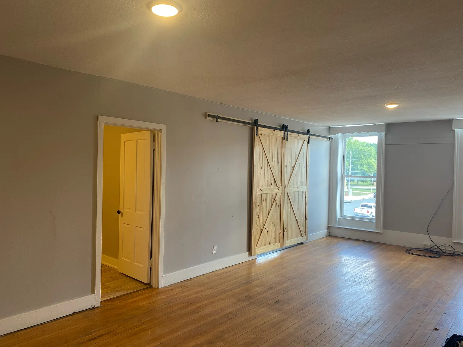 3 bed, $1,100 — Photo 3
