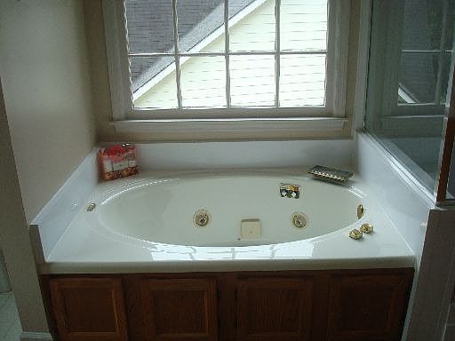 Garden tub w/ separate shower