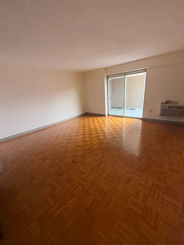 1025 Hancock St Photo 1