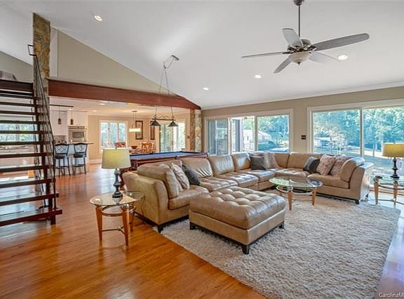4th image of 122 McNaron Ln