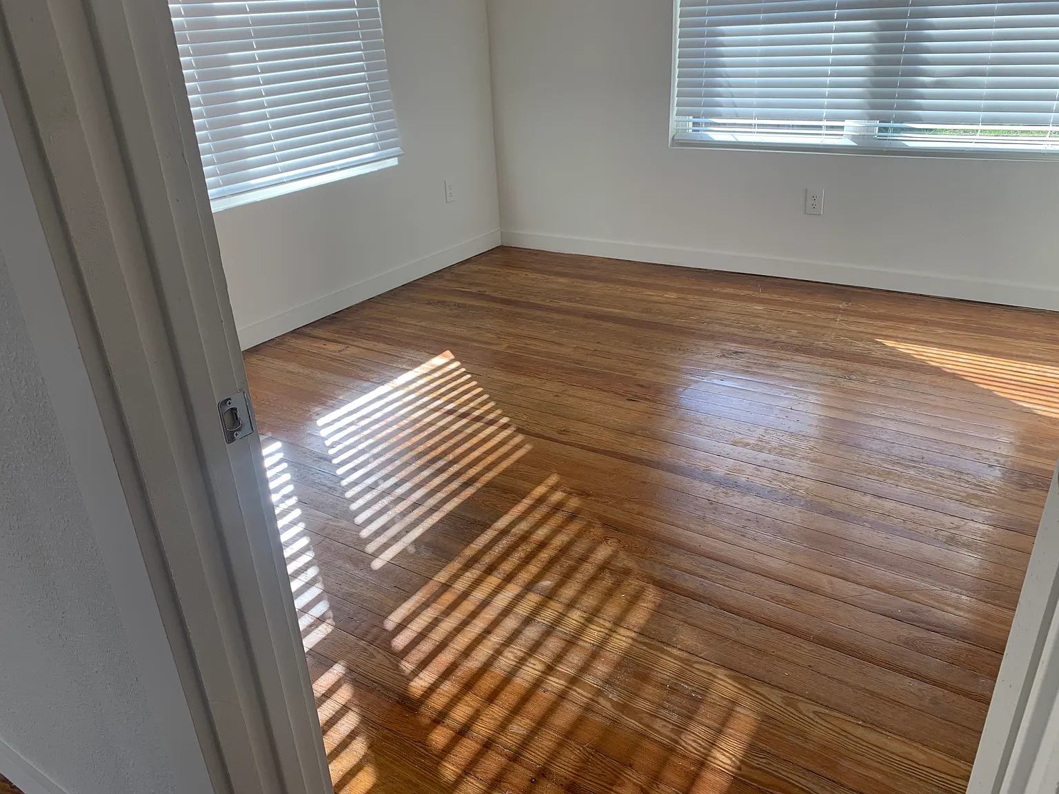 930 W Ridgewood Ct — Photo 3