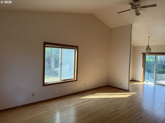 5th image of 709 N Russell St