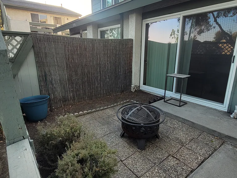 1983 E Yale St — Photo 3