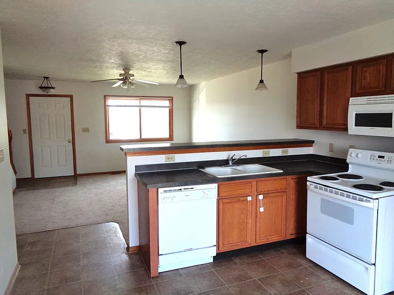 5418 W Redberry Ln — Photo 2