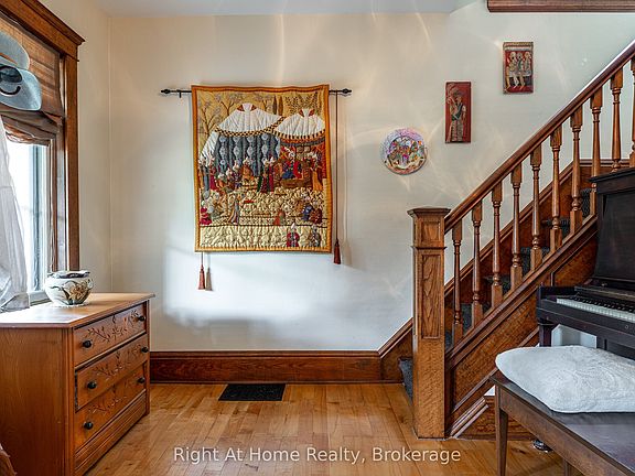 3rd image of 142 Elizabeth St