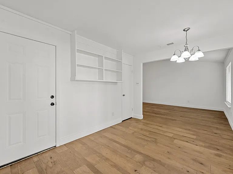 2029 Greenwood Rd — Photo 17