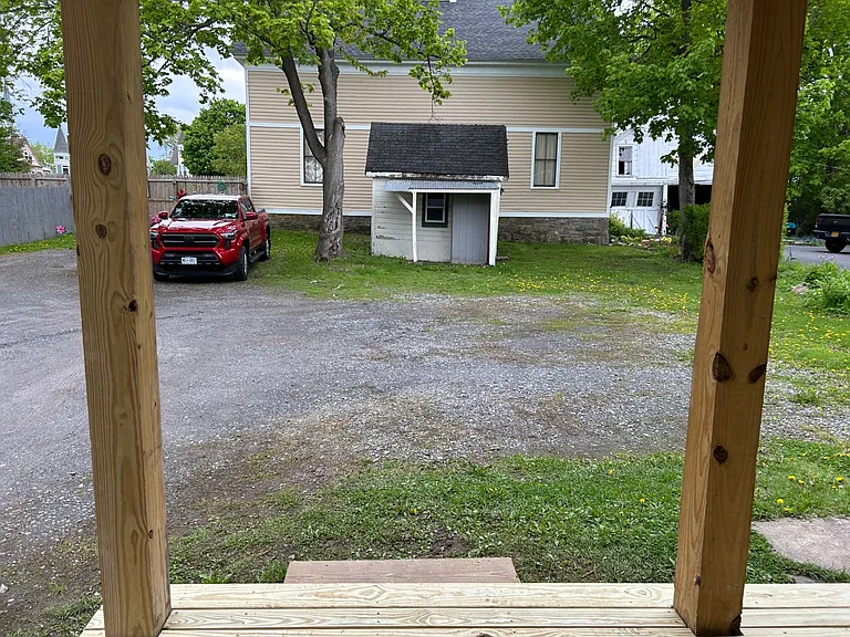 114 S Melcher St — Photo 22