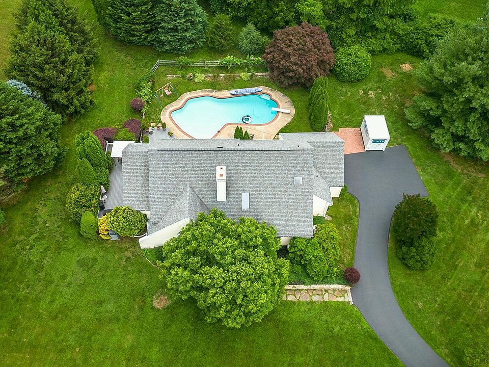 1st image of 375 Harshaw Dr