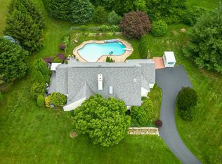 375 Harshaw Dr, Chester Springs, PA 19425