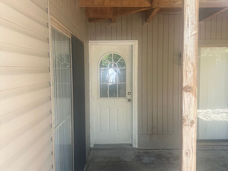 1st image of 800 Fox Run Ave #4