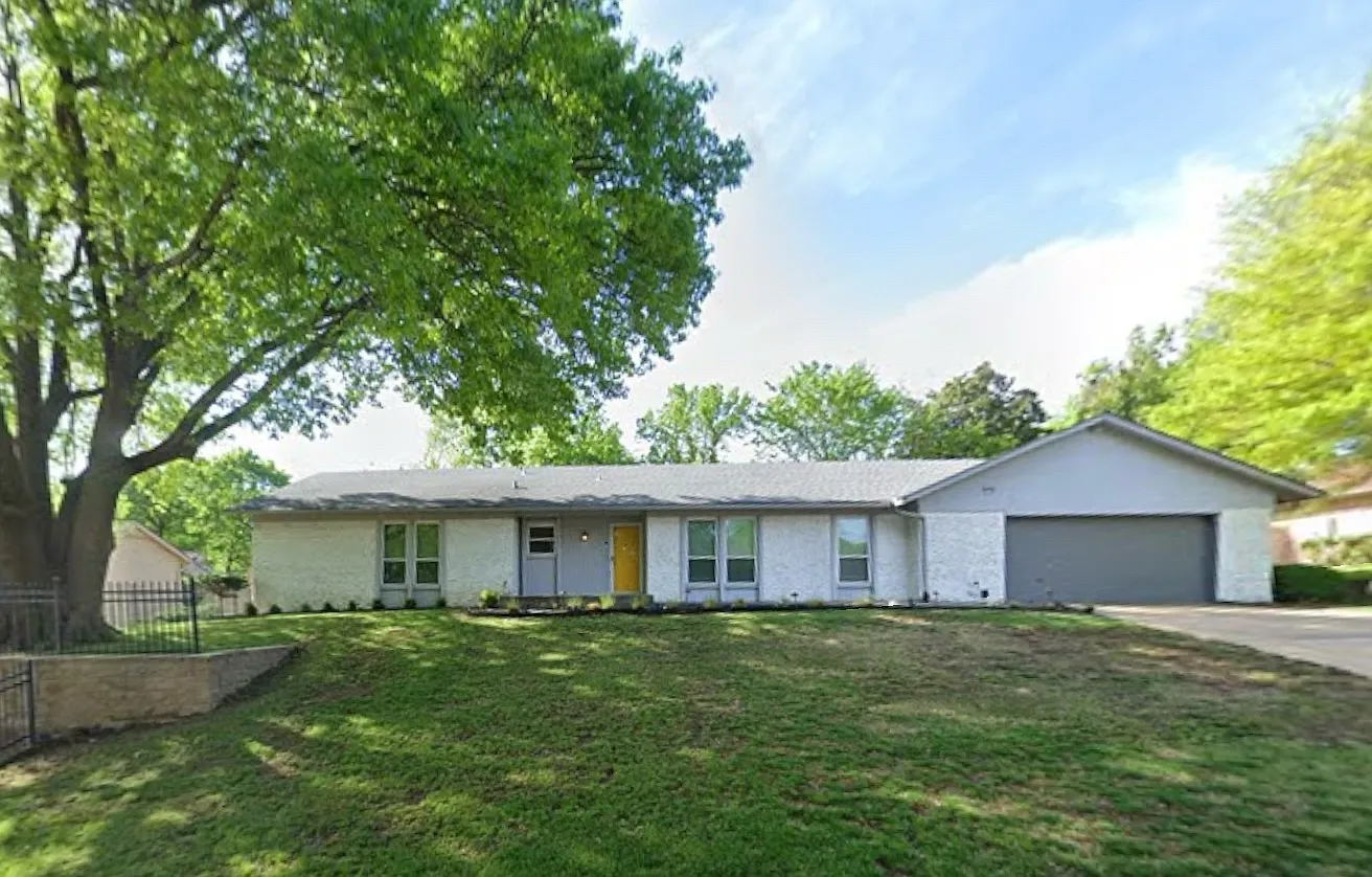 3 bed, 2.5 bath, 2222 sqft, $2,500 — Photo 1