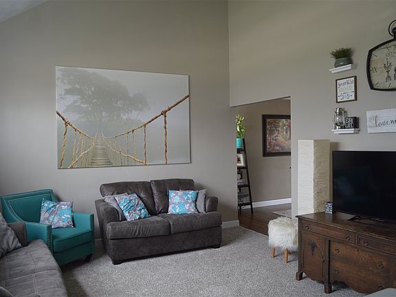 2nd image of 810 Needle Point Dr