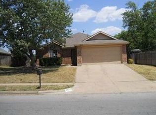 7917 Regency Ln, Fort Worth, TX 76134