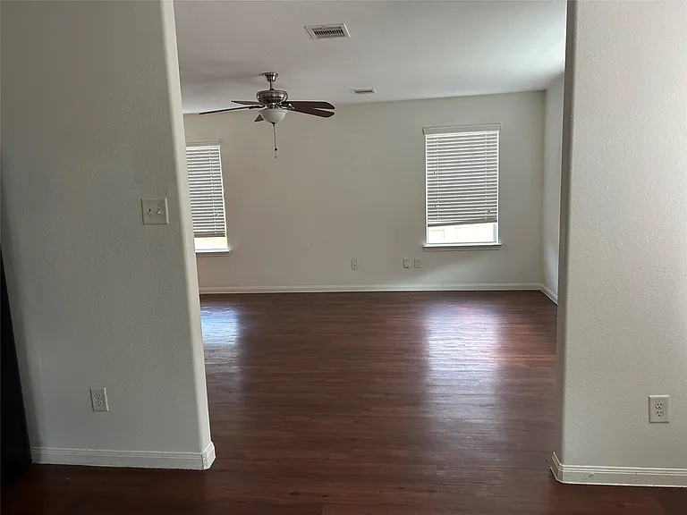 21511 Donata Cir — Photo 5