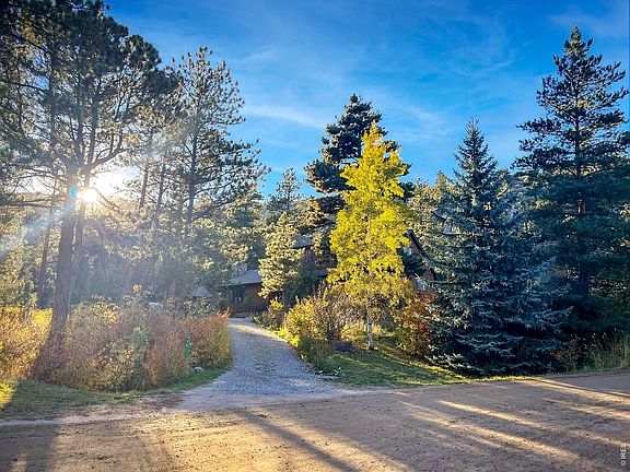 3rd image of 5 Mohawk Rd