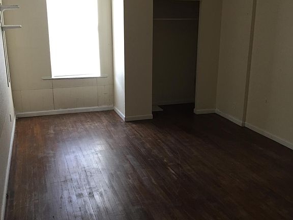 4th image of 102 1/2 E Washington St