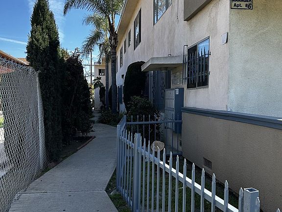 3rd image of 6214 S Victoria Ave #12