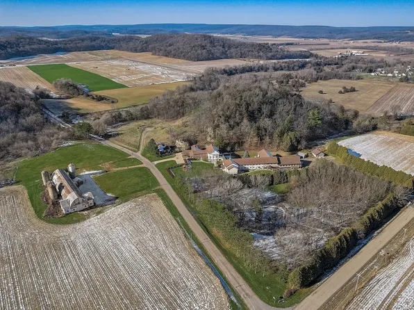 E11096 Yanke Dr, Prairie Du Sac, WI 53578