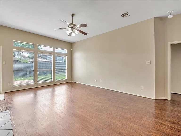 871 Falling Springs Ln — Photo 7