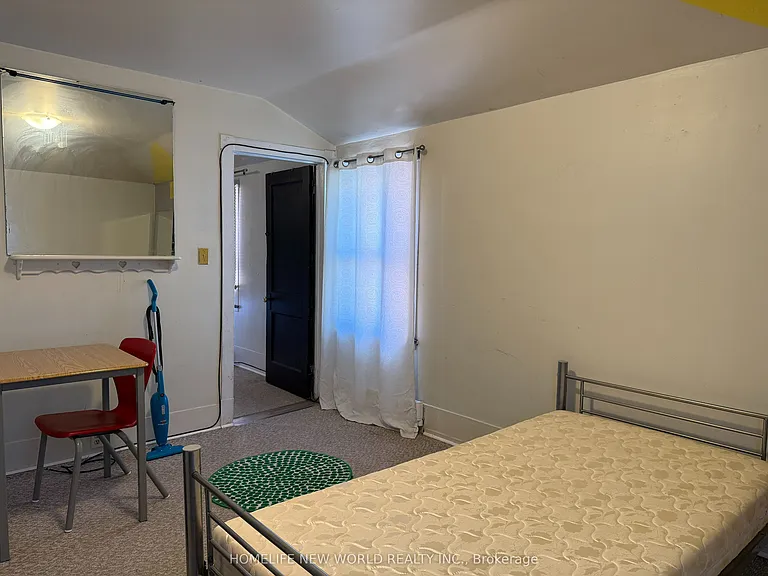 219 A Hibernia St #B — Photo 4