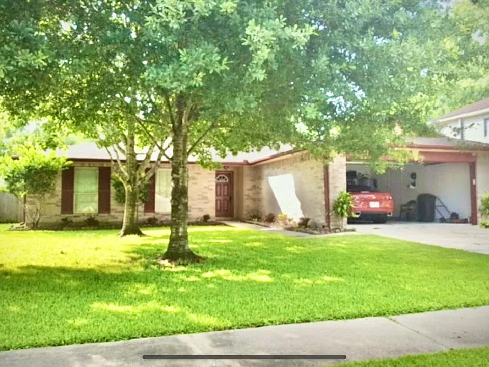 206 Leafwood Cir