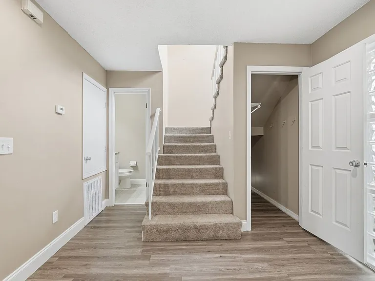 7528 Fenwick Cove Ln — Photo 15