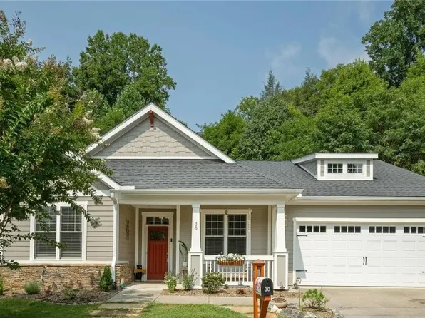 38 Pinebrook Club Dr, Asheville, NC 28804