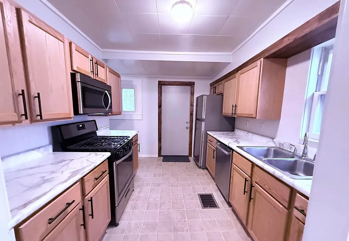 2 bed, 640 sqft, $1,250 — Photo 1