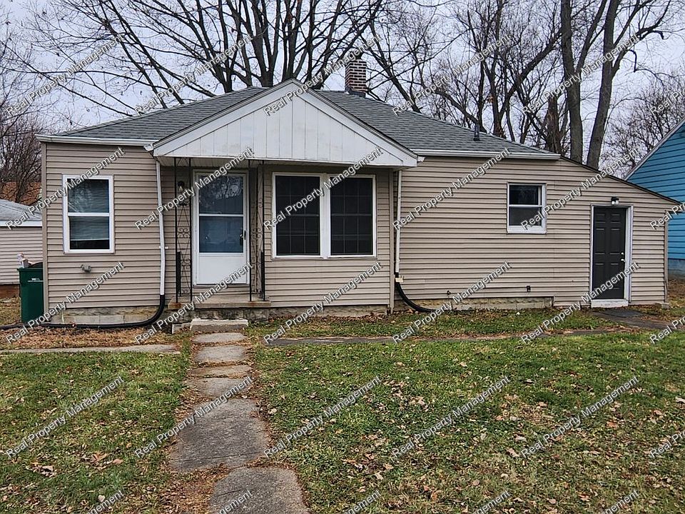 1st image of 900 W 62nd Pl