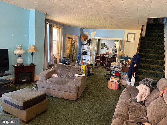 4th image of 261 Yost Ave