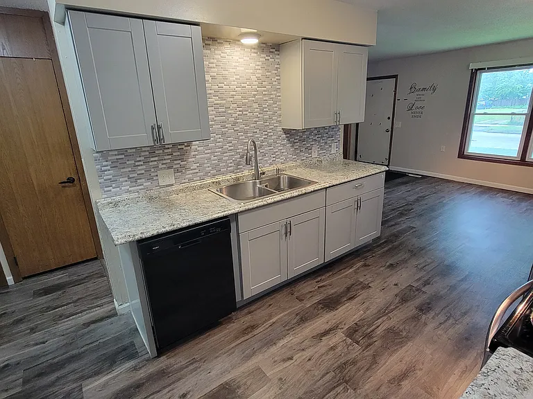708 Marshall Ave — Photo 12