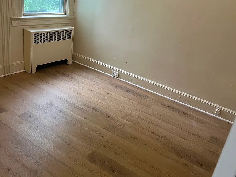 176 Boyd Ave — Photo 2