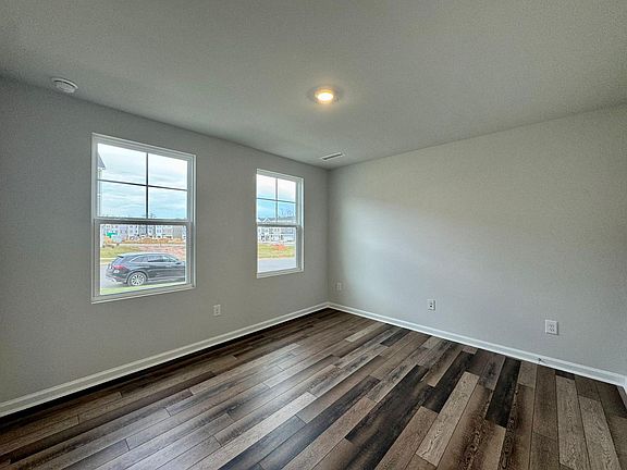 5th image of 469 Carolina Springs Blvd