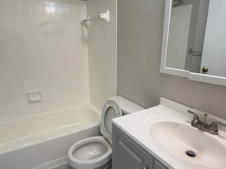 2405 Greenwood Dr — Photo 6