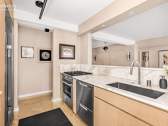 5th image of 40 E 9th St APT 12F