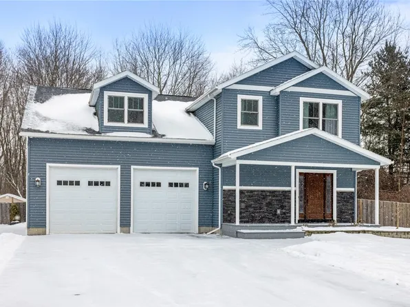 9289 Robbins Rd, Le Roy, NY 14482