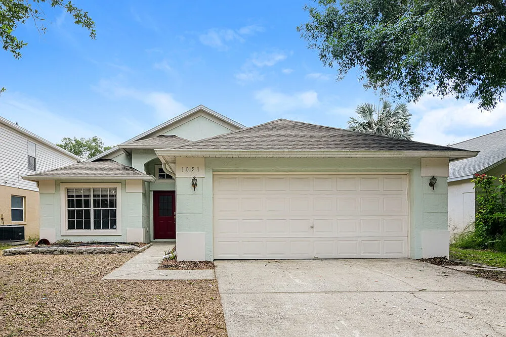 3 bed, 2.0 bath, 1574 sqft, $1,970 — Photo 1