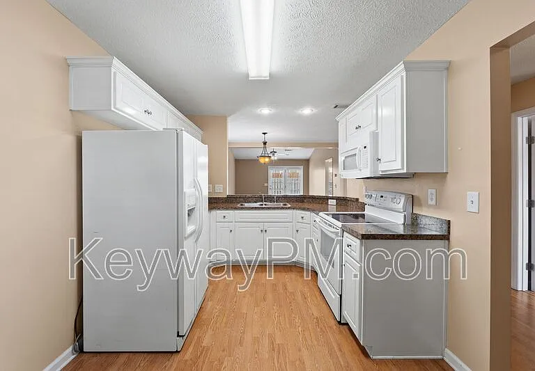 208 Satomi Way — Photo 4