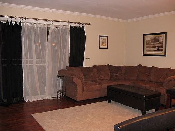 4th image of 991 Manor Ln Unit H