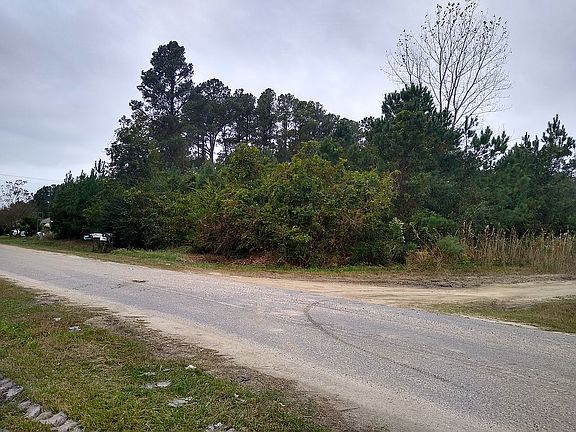 3rd image of 228 Hopkins Seafood Rd