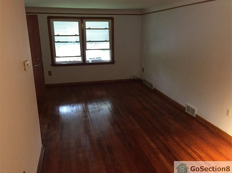 1st image of 2981 S Moreland Blvd