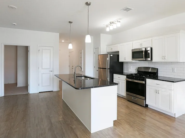 Park West Apartments — Photo 47