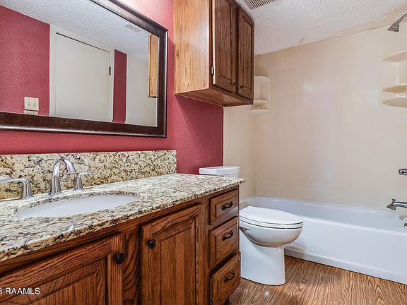3rd image of 1304 E Bayou Pkwy APT 4B